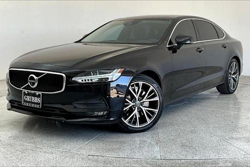 2018 Volvo S90 T6 Momentum