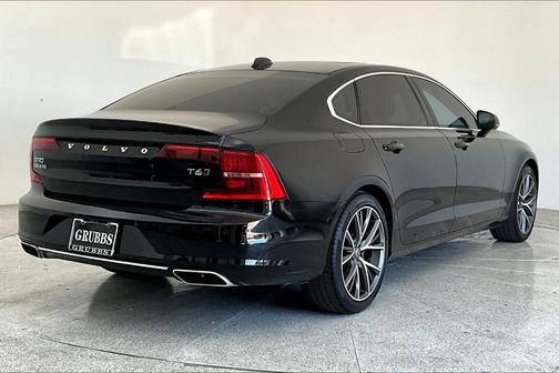 2018 Volvo S90 T6 Momentum