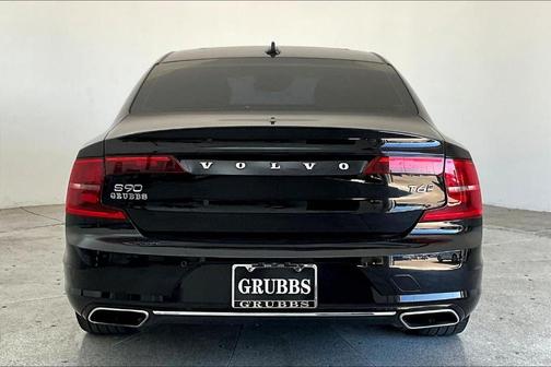 2018 Volvo S90 T6 Momentum