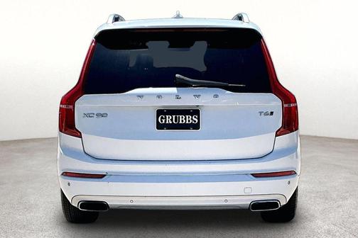 Crystal White Pearl 2017 Volvo XC90 T6 Momentum