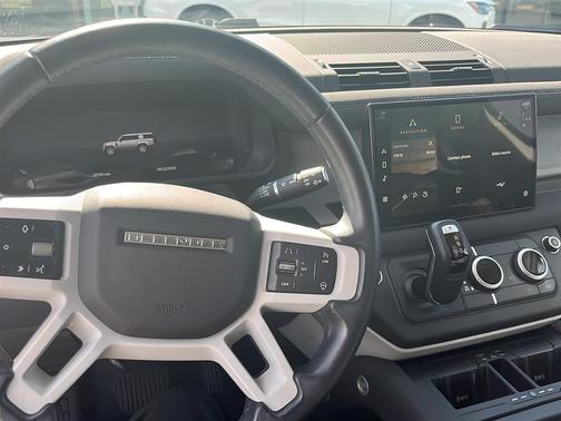 2023 Land Rover Defender SE