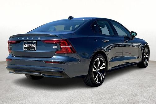 2025 Volvo S60 B5 Plus