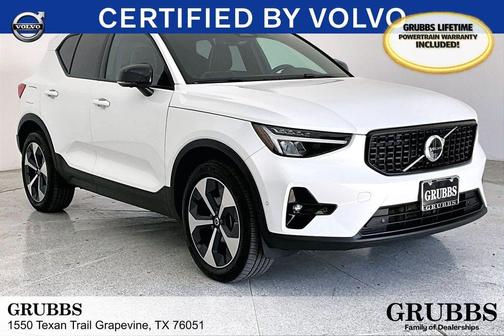 2025 Volvo XC40 B5 Plus Dark Theme