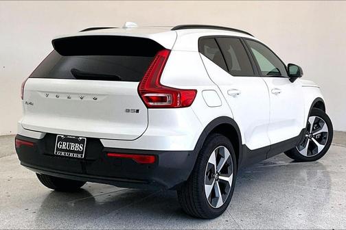2025 Volvo XC40 B5 Plus Dark Theme