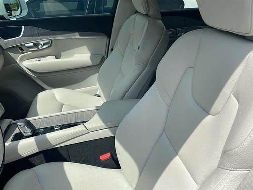 2023 Volvo XC90 B6 Plus 6-Seater