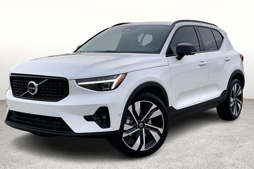2026 Volvo XC40 B5 Ultra