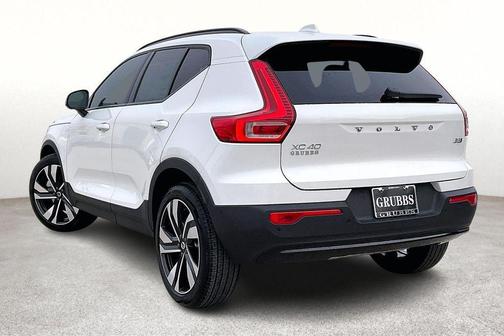 2026 Volvo XC40 B5 Ultra