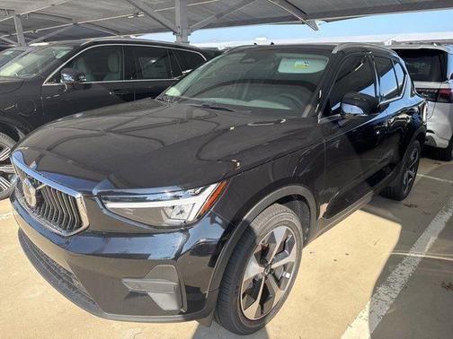 2025 Volvo XC40 B5 Core Bright Theme