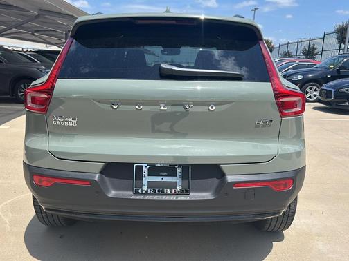 2025 Volvo XC40 B5 Plus Dark Theme