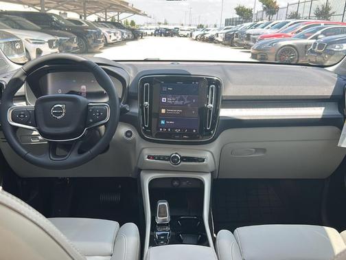 2025 Volvo XC40 B5 Plus Dark Theme