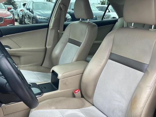 2014 Toyota Camry Hybrid LE
