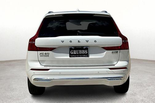 2023 Volvo XC60 B5 Ultimate Bright Theme