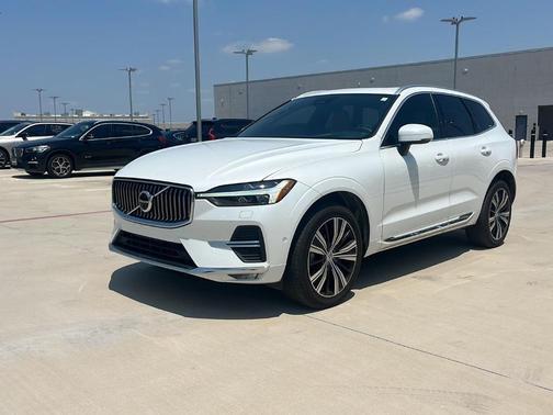 2023 Volvo XC60 B5 Ultimate Bright Theme