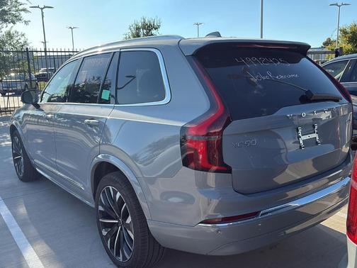 2025 Volvo XC90 B6 Plus 7-Seater