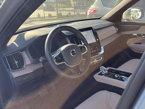 2025 Volvo XC90 B6 Plus 7-Seater