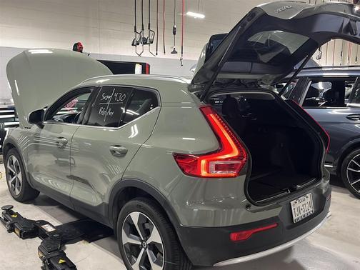 2023 Volvo XC40 B5 Plus Bright Theme