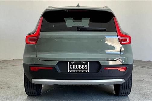 2023 Volvo XC40 B5 Plus Bright Theme