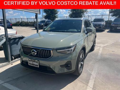 2023 Volvo XC40 B5 Plus Bright Theme
