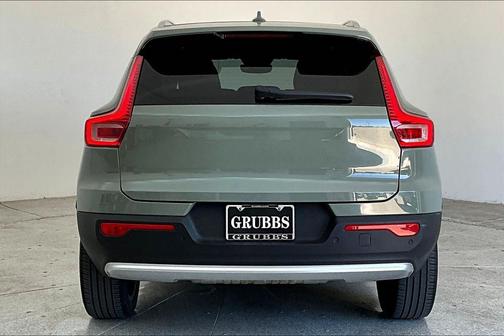 2023 Volvo XC40 B5 Plus Bright Theme