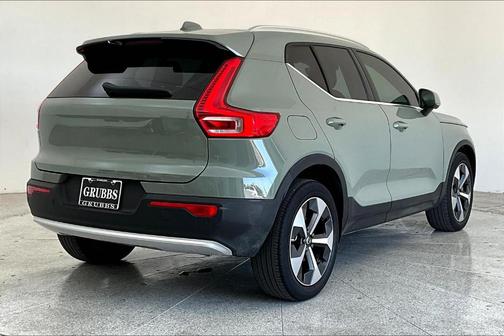 2023 Volvo XC40 B5 Plus Bright Theme