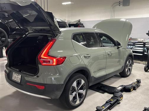 2023 Volvo XC40 B5 Plus Bright Theme
