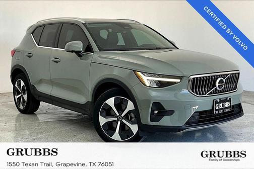 2023 Volvo XC40 B5 Plus Bright Theme