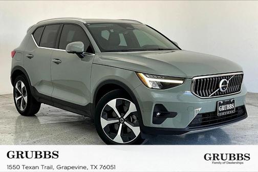2023 Volvo XC40 B5 Plus Bright Theme