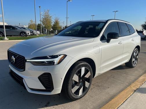 2025 Volvo XC60 Plug-In Hybrid T8 Ultra