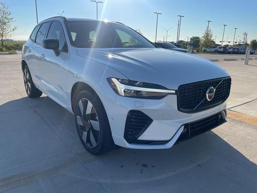 2025 Volvo XC60 Plug-In Hybrid T8 Ultra