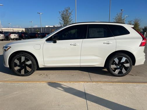 2025 Volvo XC60 Plug-In Hybrid T8 Ultra