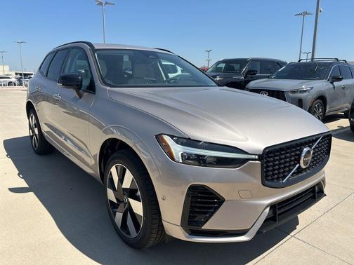 2025 Volvo XC60 Plug-In Hybrid T8 Plus