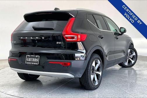 2025 Volvo XC40 B5 Plus Bright Theme