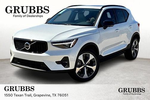 2025 Volvo XC40 B5 Plus Dark Theme