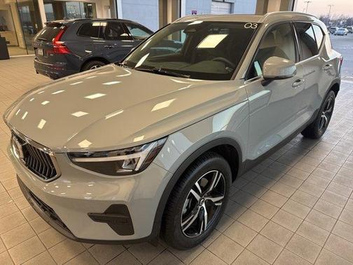 2025 Volvo XC40 B5 Core Bright Theme