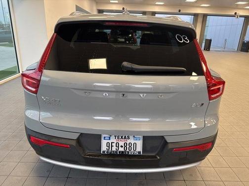 2025 Volvo XC40 B5 Core Bright Theme