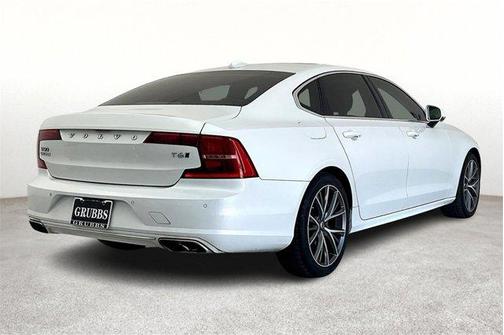 2020 Volvo S90 T6 Momentum