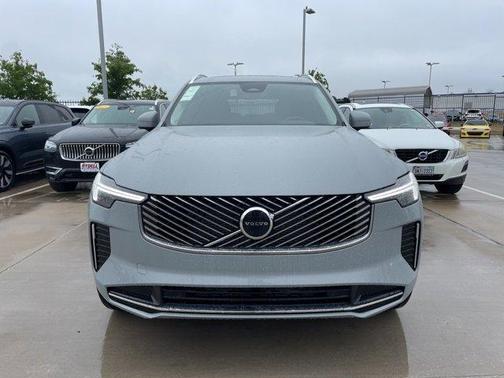 2025 Volvo XC90 B6 Core 7 Passenger