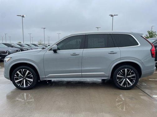 2025 Volvo XC90 B6 Core 7 Passenger