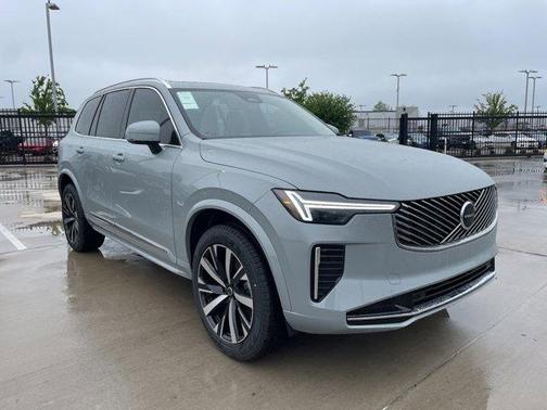 2025 Volvo XC90 B6 Core 7 Passenger