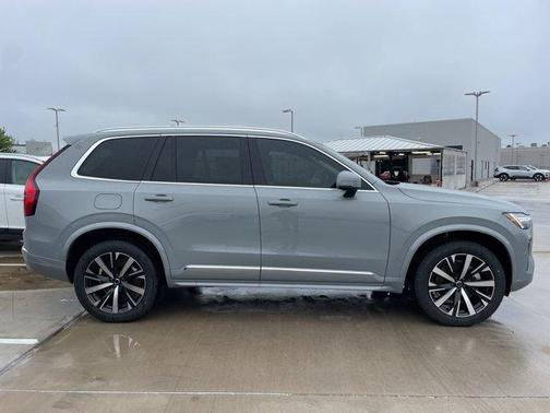 2025 Volvo XC90 B6 Core 7 Passenger