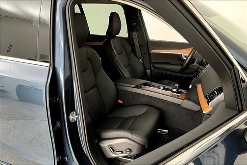 2024 Volvo XC90 B6 Plus Bright Theme 7-Seater