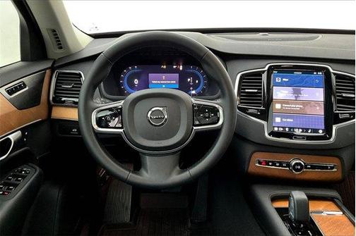 2024 Volvo XC90 B6 Plus Bright Theme 7-Seater