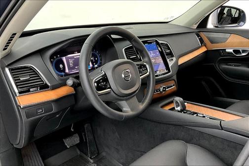 2024 Volvo XC90 B6 Plus Bright Theme 7-Seater