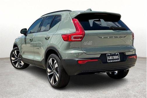 2025 Volvo XC40 B5 Ultra Dark Theme