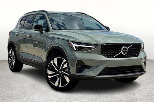 2025 Volvo XC40 B5 Ultra Dark Theme