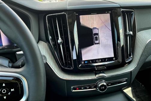 2025 Volvo XC60 B5 Plus