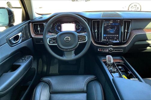 2024 Volvo XC60 Recharge Plug-In Hybrid T8 Ultimate Dark Theme