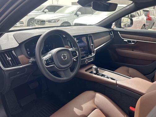 2025 Volvo V90 Cross Country B6 Plus