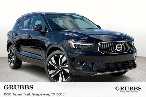 2025 Volvo XC40 B5 Ultra Bright Theme