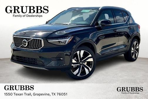 2025 Volvo XC40 B5 Ultra Bright Theme